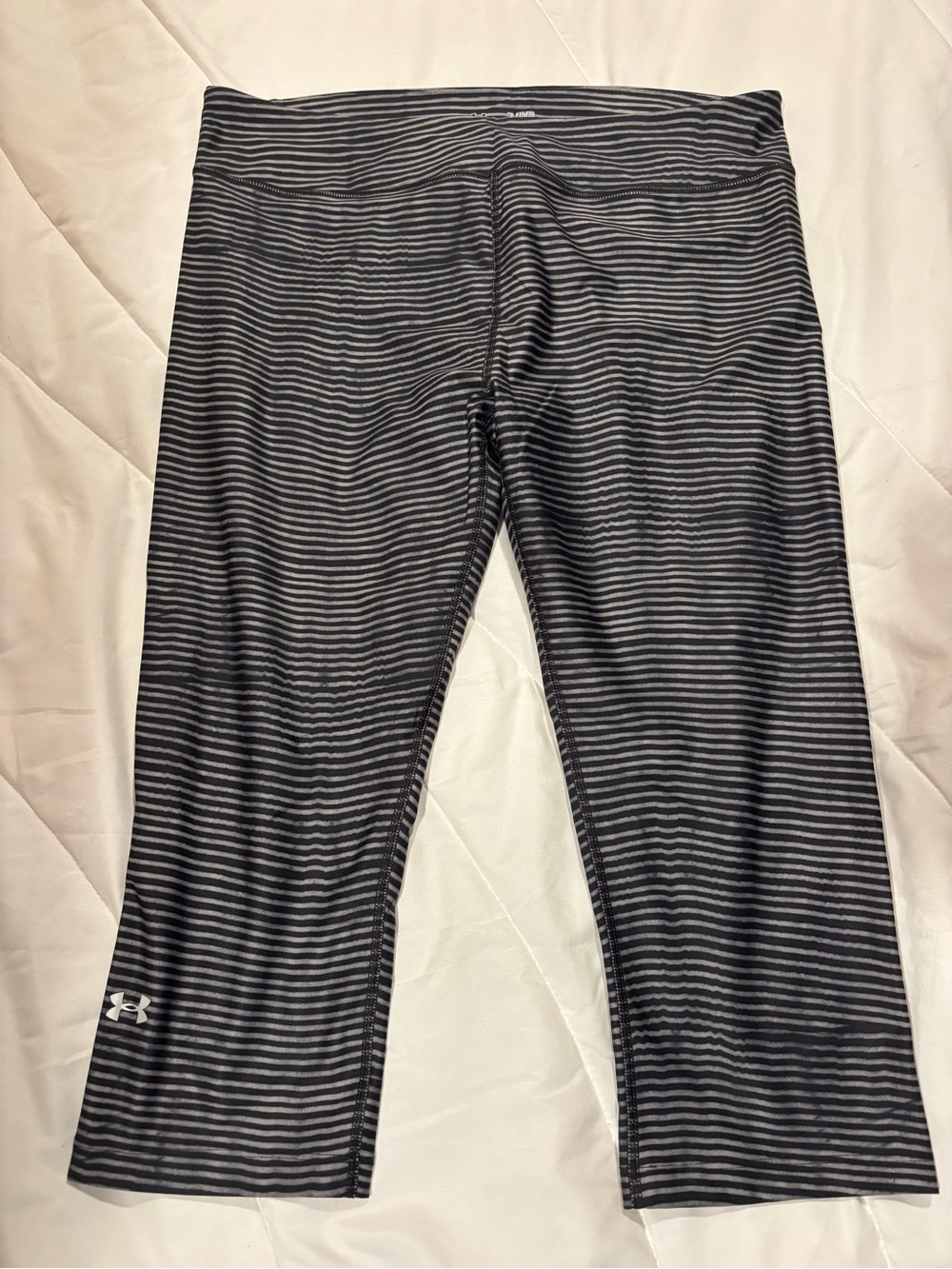 Under Armour Girls' Black & Gray Striped Capri Leggings size XL
